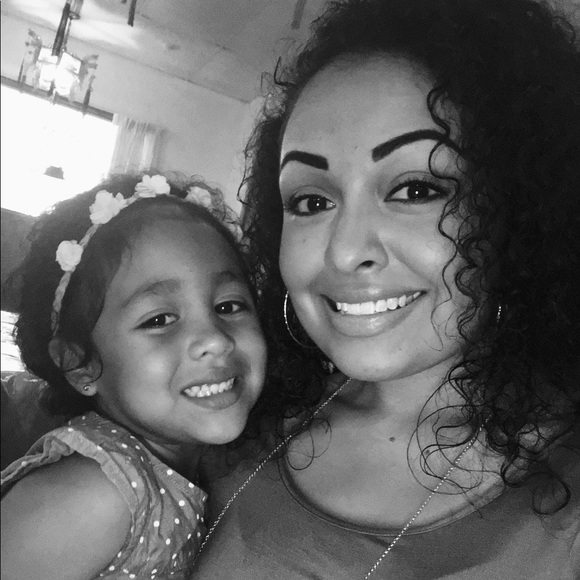 Meet your Posher, Veronica - Picture 2 of 2